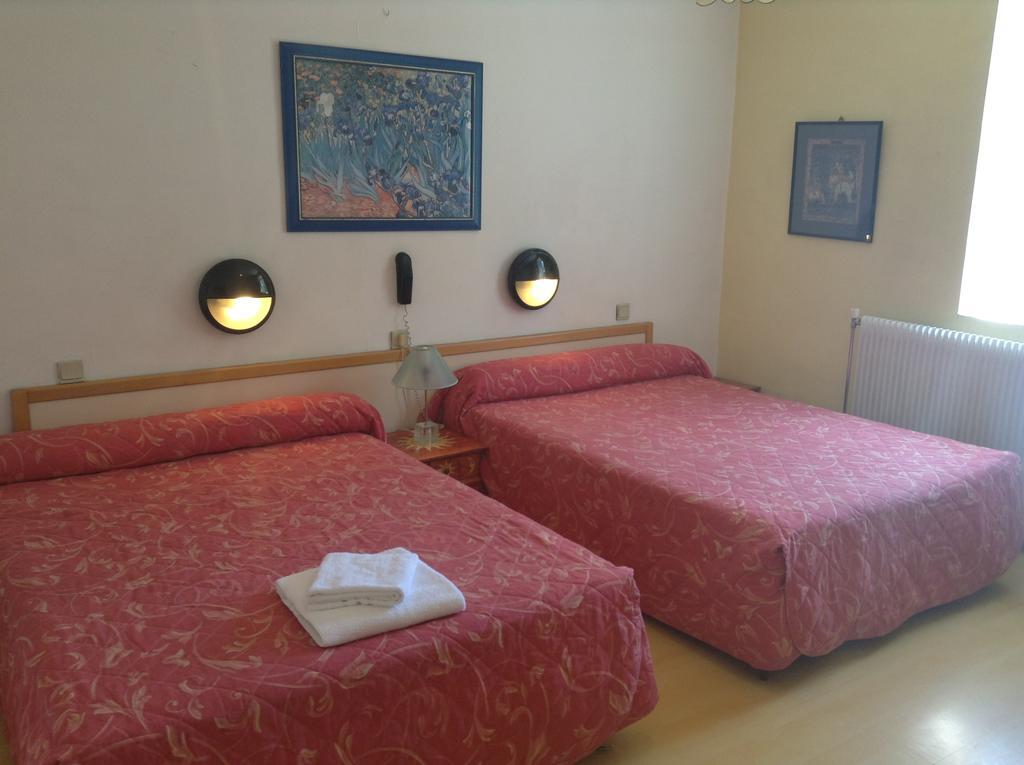 Hotel Acapulco Μονπελιέ Δωμάτιο φωτογραφία